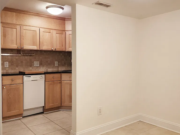 67 Alexander St #1 — Photo 4