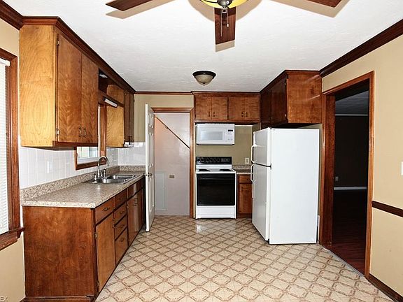 3rd image of 4692 W 149th St