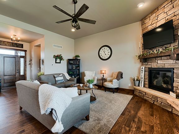 B1 - Living Room 2.jpg