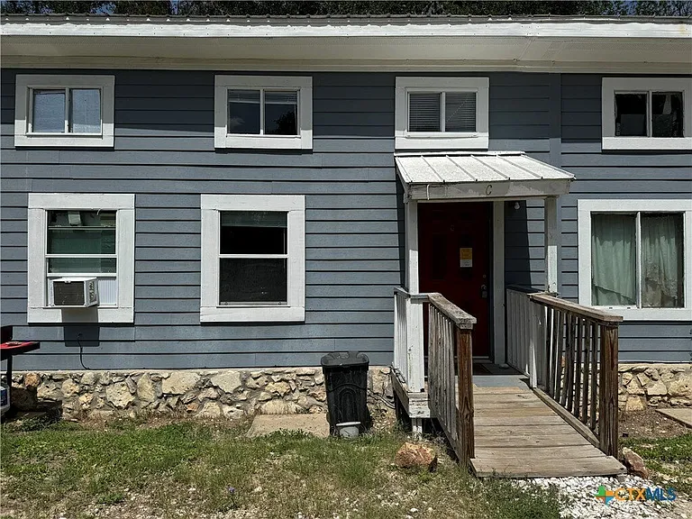 1108 W McCarty Ln #B — Photo 2