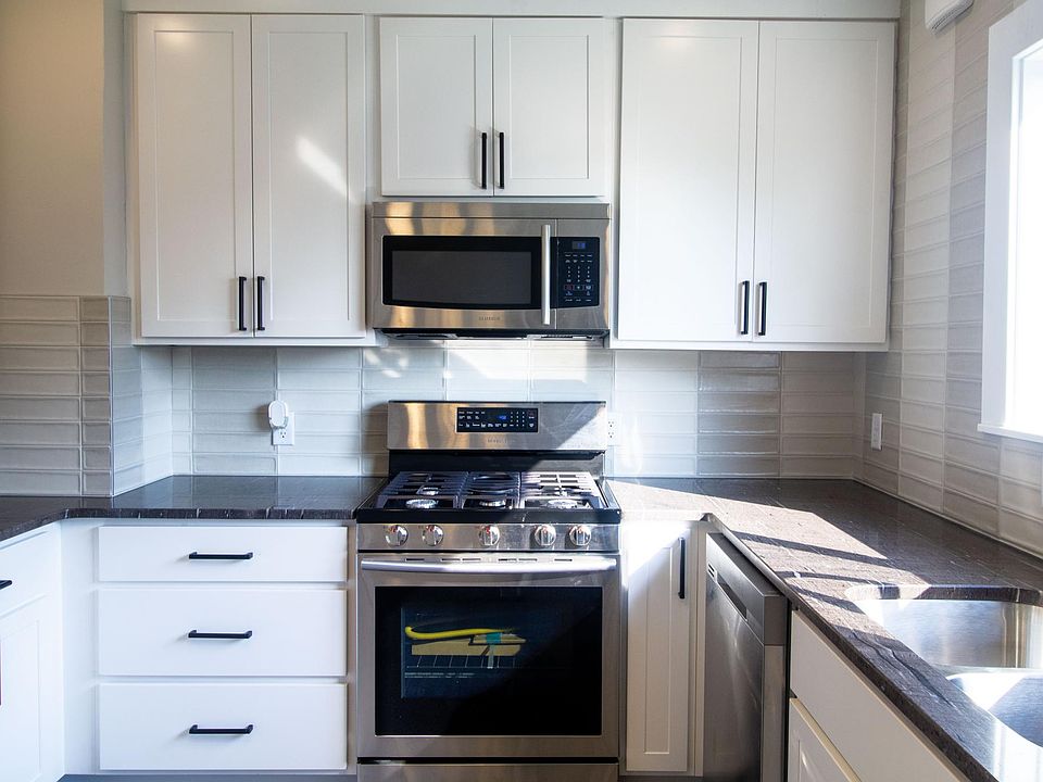 New Kitchen with updated appliances