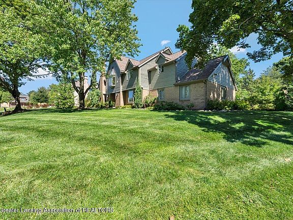 3rd image of 1352 Foxcroft Rd