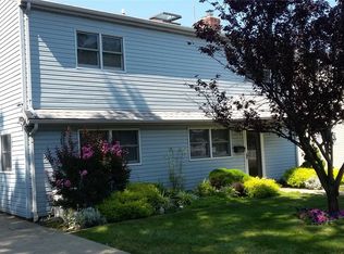 103 W Scudder Ave, Copiague, NY 11726