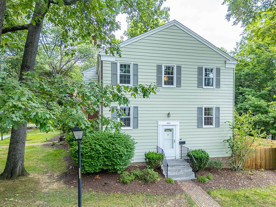 1st image of 208 Huntington Ln