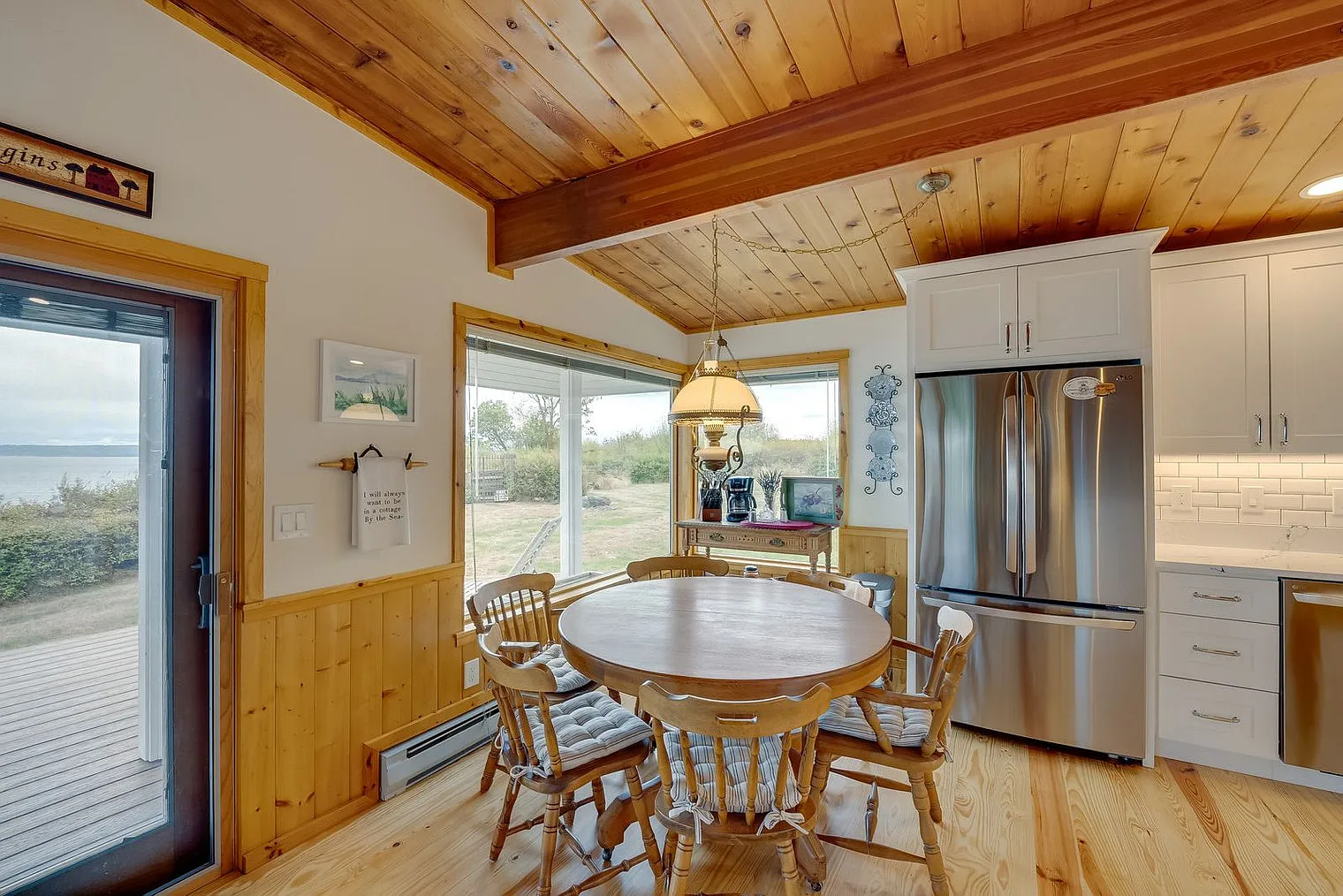 3 bed, 2.0 bath, 1345 sqft, $2,829 — Photo 4