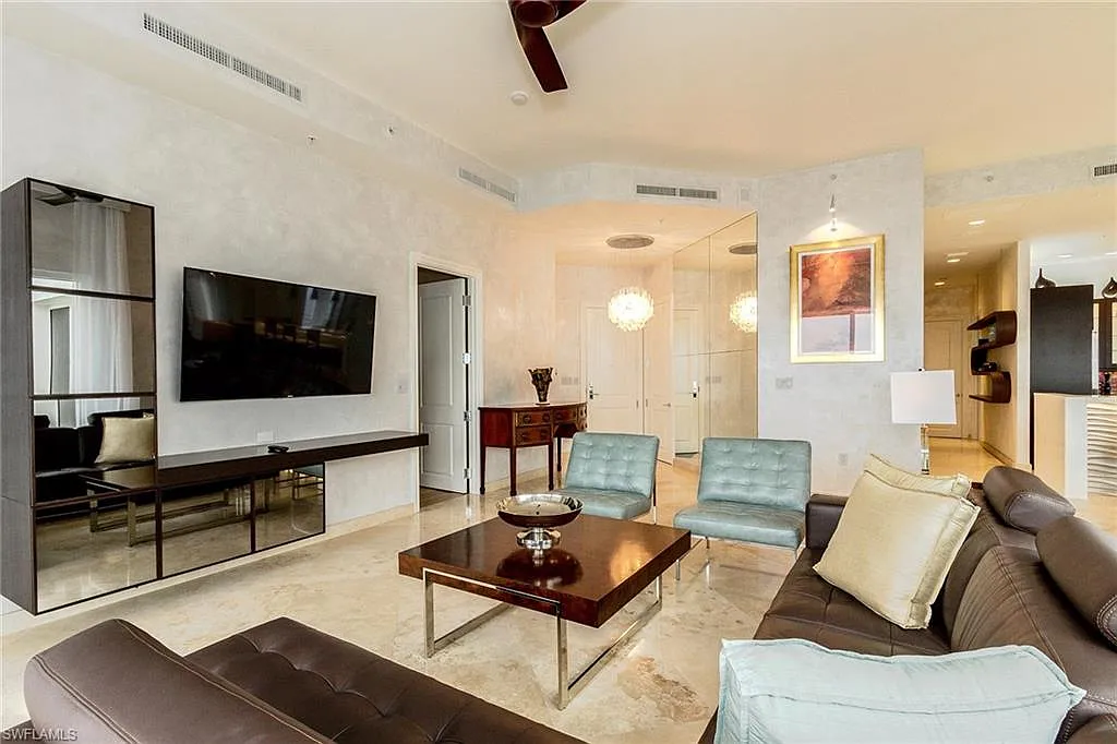 3 bed, 3.0 bath, 2530 sqft, $13,500 — Photo 3