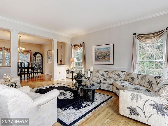 3rd image of 8297 Highglade Ct