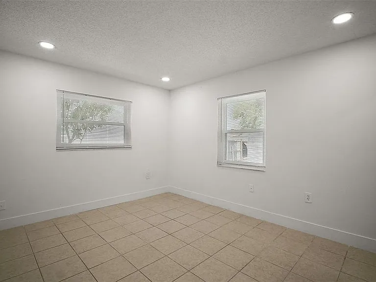 14884 SW 35th Cir — Photo 14