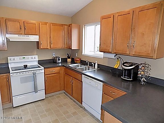 4th image of 13683 Duncan St
