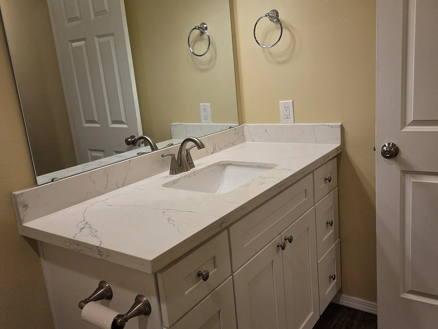 2 bed, 875 sqft, $2,400 — Photo 4