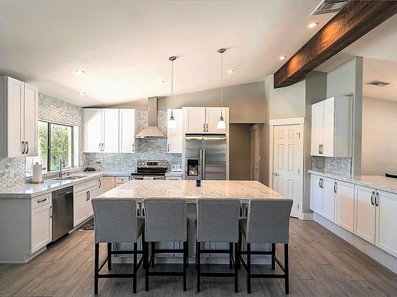12 - Open Kitchen