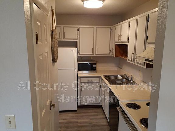 2nd image of 1920 Reynolds St APT C