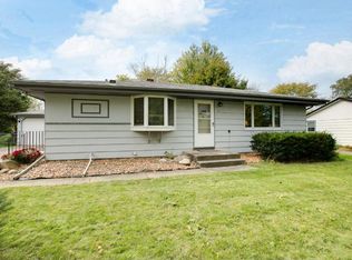 21 Farrell St N, Maplewood, MN 55119