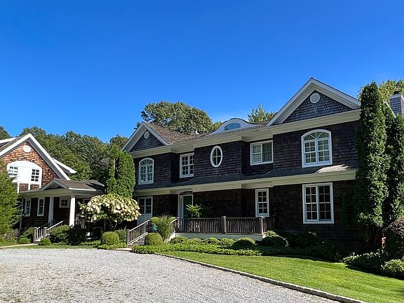 2nd image of 8 Fourteen Hills Ct