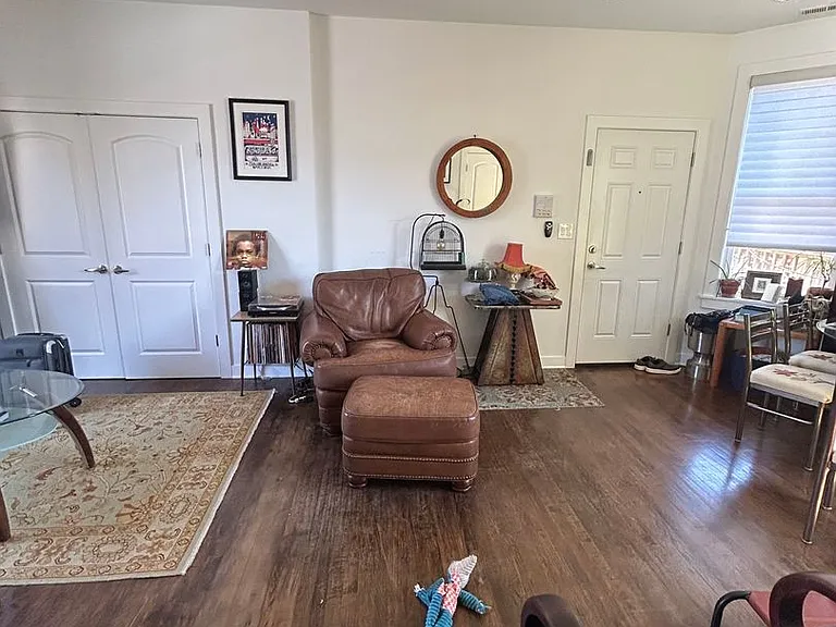 2247 W Thomas St #2R — Photo 11