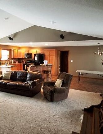 4th image of 39002 Greenwood Pl