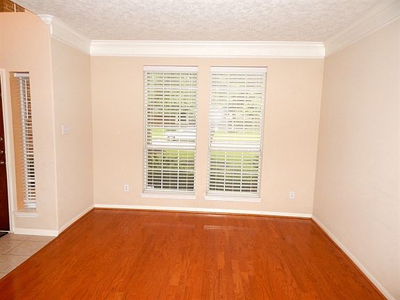 3rd image of 20806 Whitevine Way