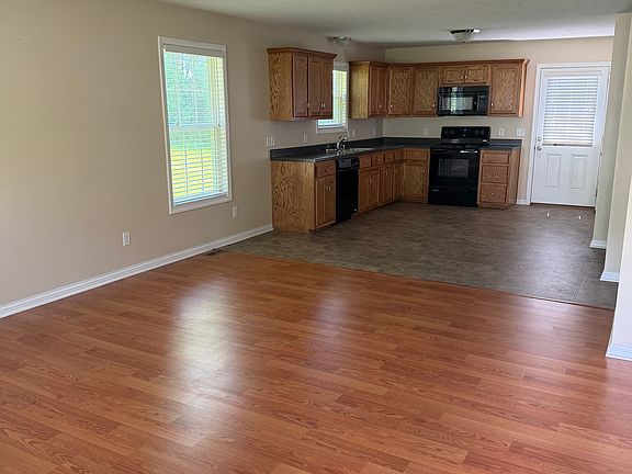2nd image of 117 Dogwood Ln #117