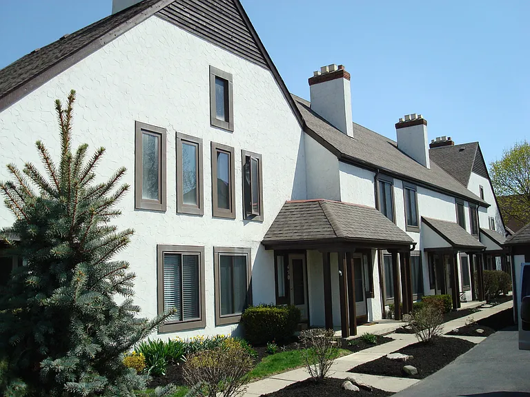 440 Edinburgh Rd — Photo 37