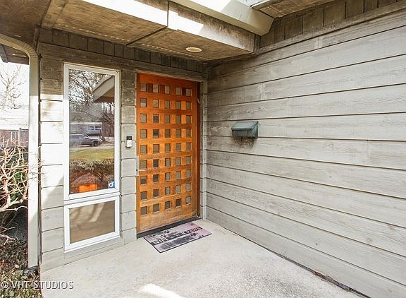 2nd image of 1875 York Ln