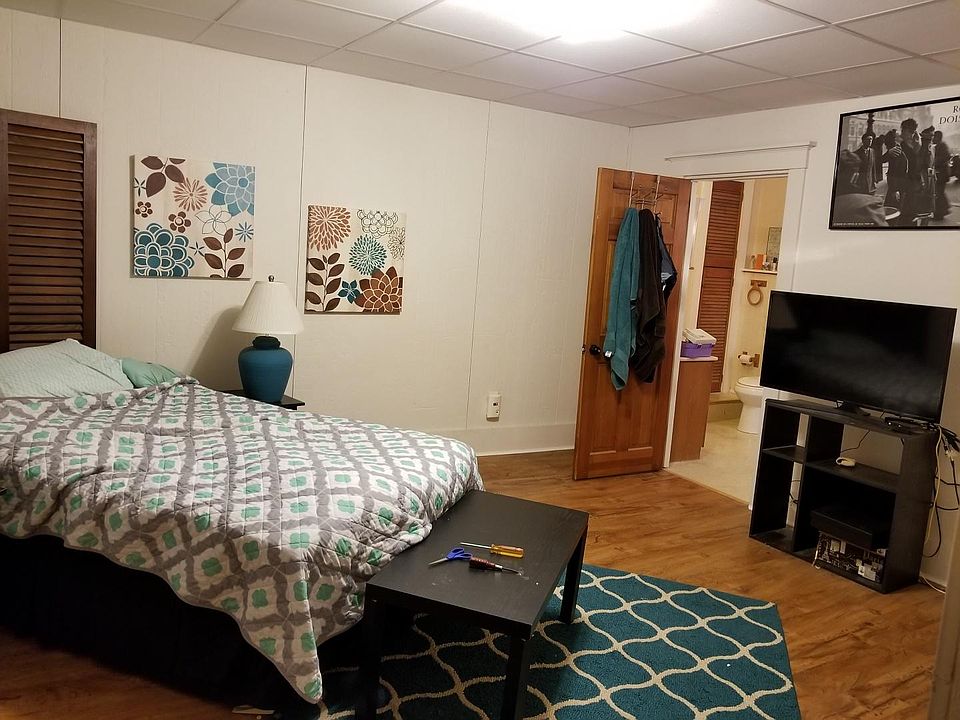 Apartment is not furnished, this is for illustrative purposes.