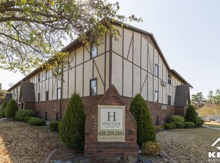 401 E Avenue A APT 4, Hutchinson, KS 67501