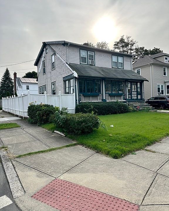 525 Weetamoe St, Fall River, MA 02720 Zillow