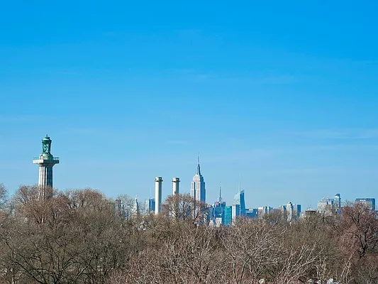 Sold by Sotheby's International Realty | media 6