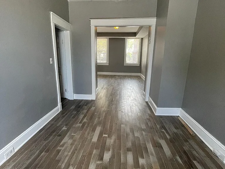 2516 Barclay St — Photo 7