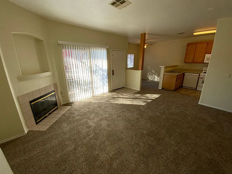 4730 E Craig Rd #16 — Photo 3