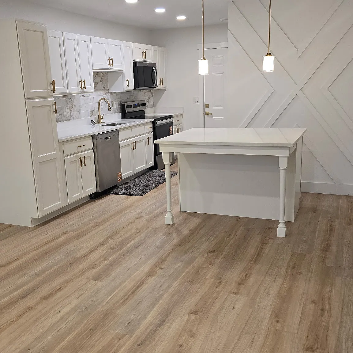 2 bed, 800 sqft, $1,375 — Photo 2