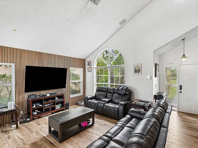 7366 Ashley Shores Cir — Photo 6