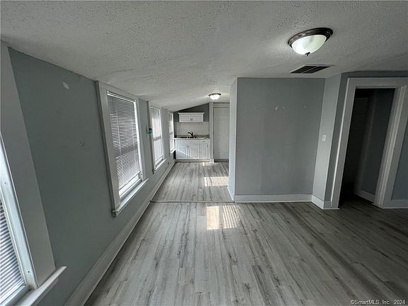 4th image of 23 Ward Pl #3