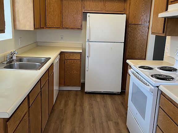 4th image of 3625 Centennial Cir APT 2