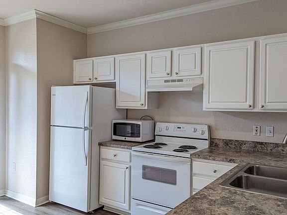 3rd image of 911 N Orange Ave APT 403