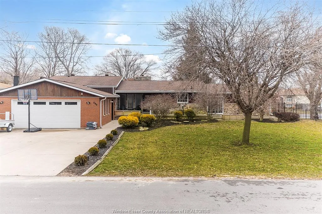 846 Park Ave photo 1