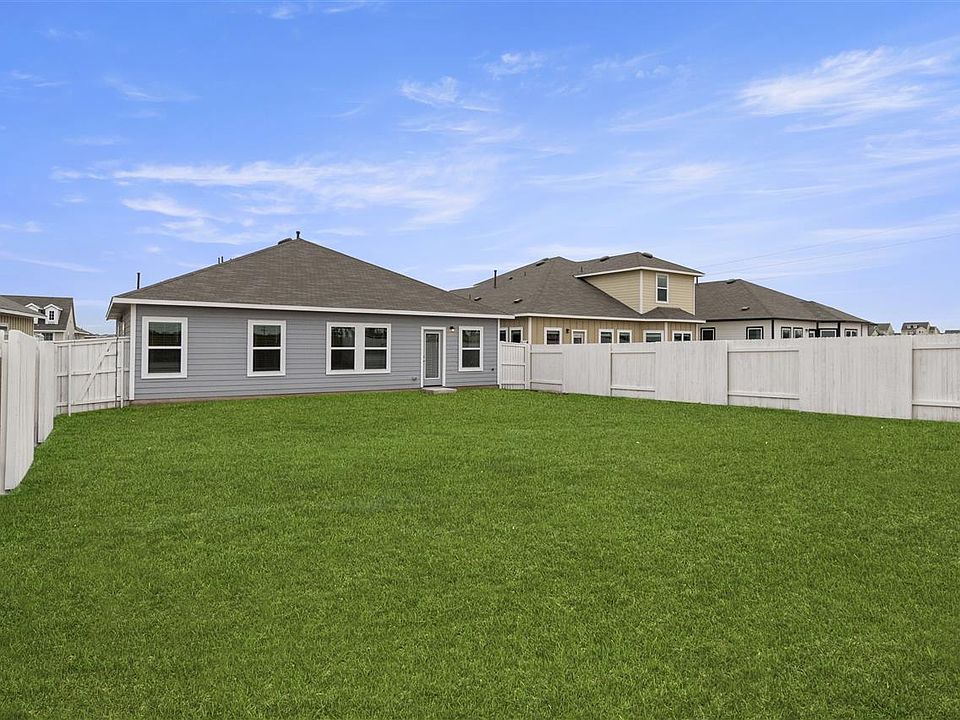 2nd image of 301 Hortus Dr