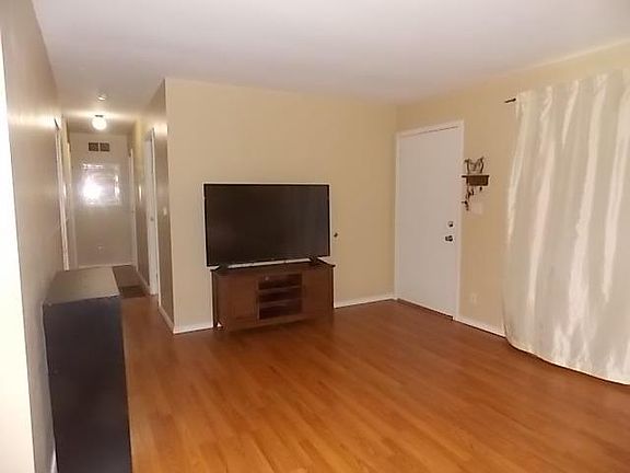 5th image of 526 Glenrose Ln
