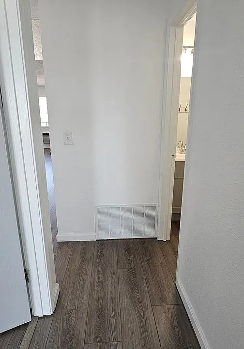 260 Linden St #8