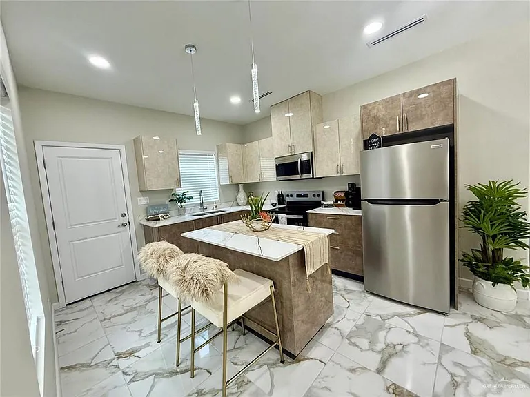 501 N Onyx Ave #1 — Photo 2