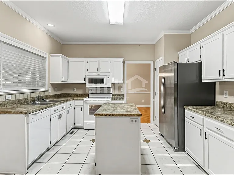3520 Huntingridge Dr — Photo 4