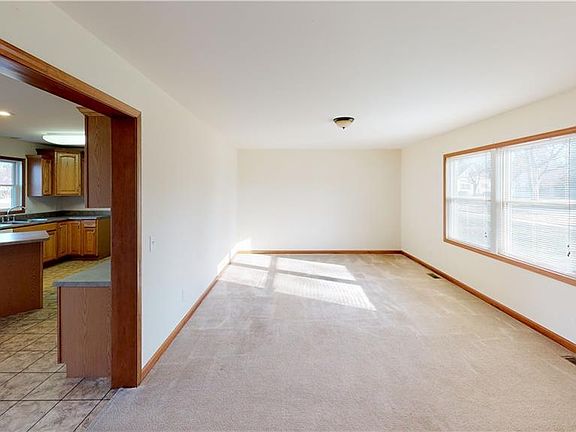 4th image of 512 W Smith St