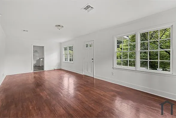 2537 3rd St NE — Photo 8