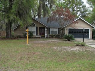416 Club Dr, Hinesville, GA 31313