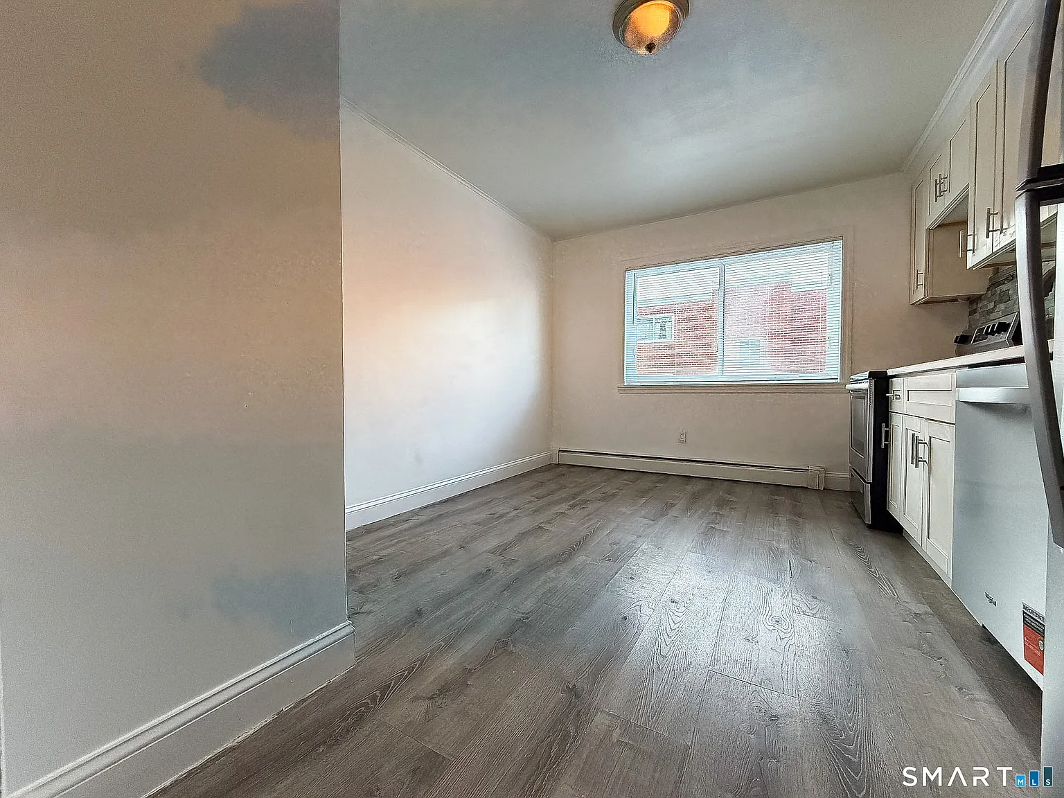 2 bed, 1.0 bath, 704 sqft, $2,300 — Photo 4