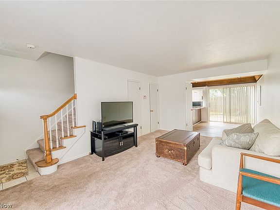 4th image of 2398 Arlington Dr