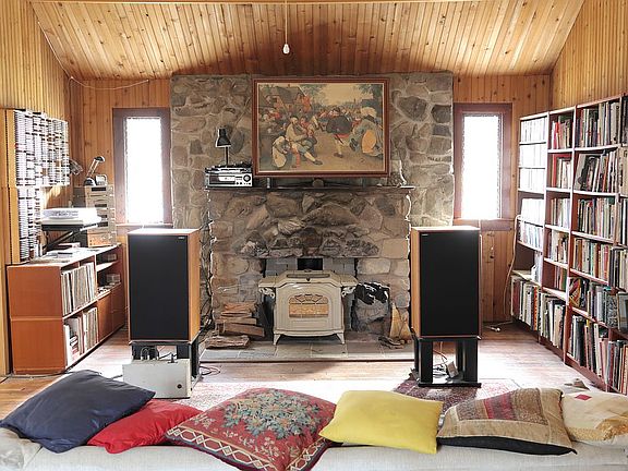 Living room east end