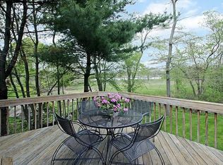 18 Skyline Dr, Groton, CT 06340