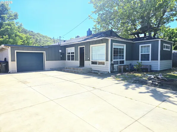 1521 NE Morris St, Roseburg, OR 97470