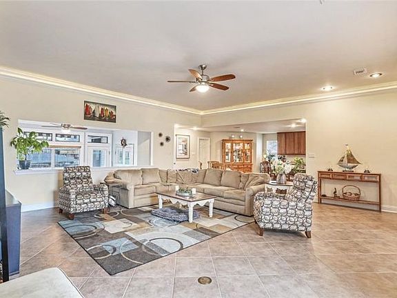 3rd image of 212 Eydie Ln